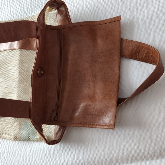 Hillary Duff with Love Mesh bag/purse with brown faux leather straps - Picture 4 of 4